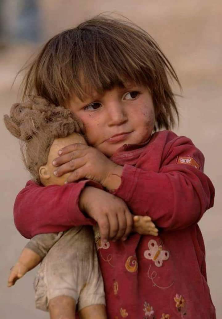 MaraMaravilha's tweet photo. Gente vamos orar por essas pessoas que sofrem com a guerra, mais de 1.000 crianças morreram só este ano de 2018. Vamos ter compaixão e amor para com nossos irmãos ! Que Deus tenha misericórdia ... Amém!!!
#PrayForSiria https://t.co/oQogBTH5dh