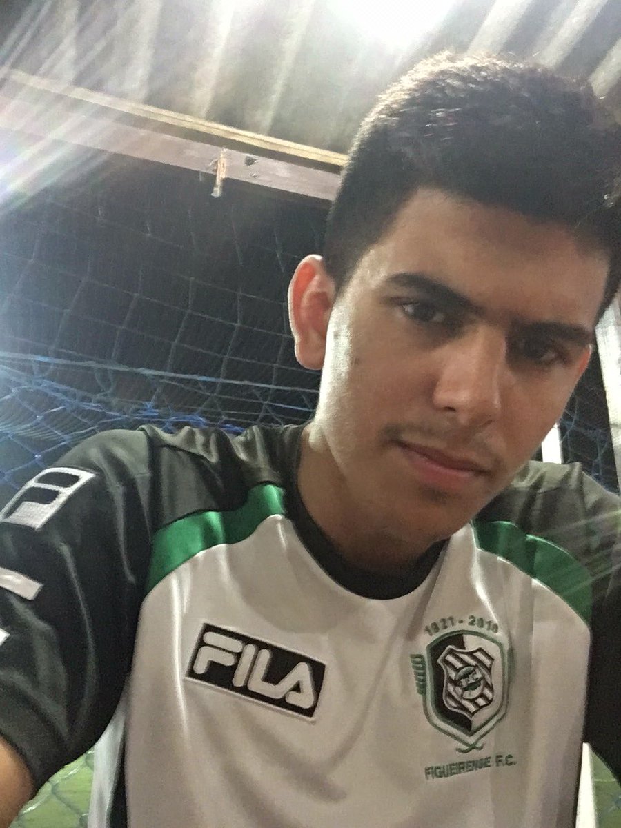 CapivarasFC's tweet photo. Melhor zagueiro do clube https://t.co/lO7qi75qAf