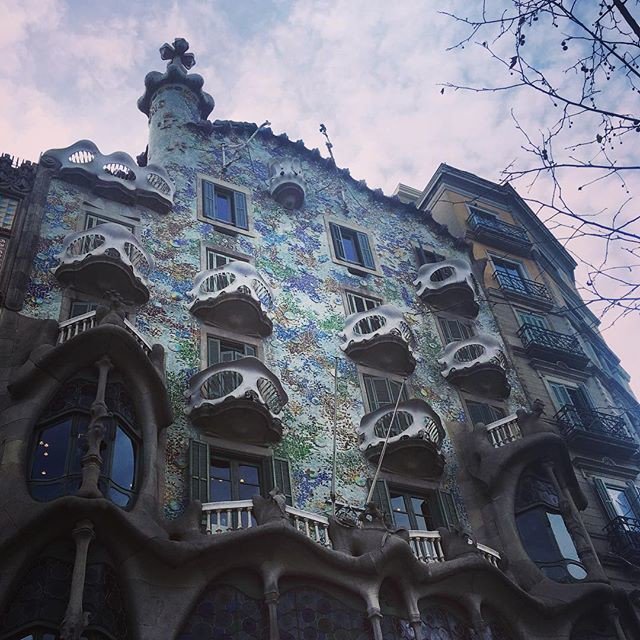 Rudderless_TRVL's tweet photo. Reposting @jaarora:
Coz this one is my fav of all the Gaudia creations.
.
.
#antoniogaudi #gaudi #Casa #casabatllo #Barcelona#Spain #Europe #history #historical #catalunya #Catalan #europeisbeautiful #Travel #Instatravel #instagood #Instapic #traveltales #travellovers @ig_europa https://t.co/BvTga28JwC