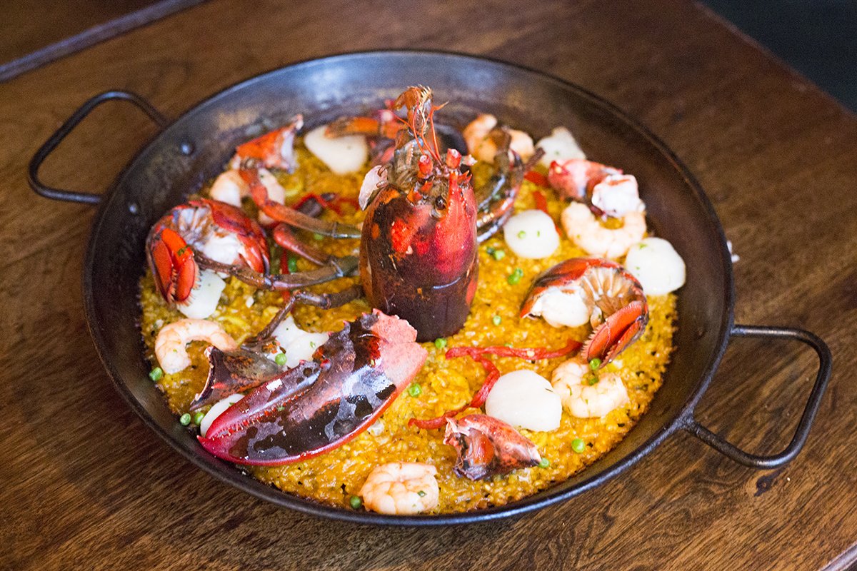 SocarratNYC's tweet photo. The luxurious Lobster Paella just takes a classic Spanish paella up to a notch! #socarratnyc #socagram
#lobsterpaella #spanishpaella #paella #spanishrestaurant https://t.co/KMaoxvcLGT