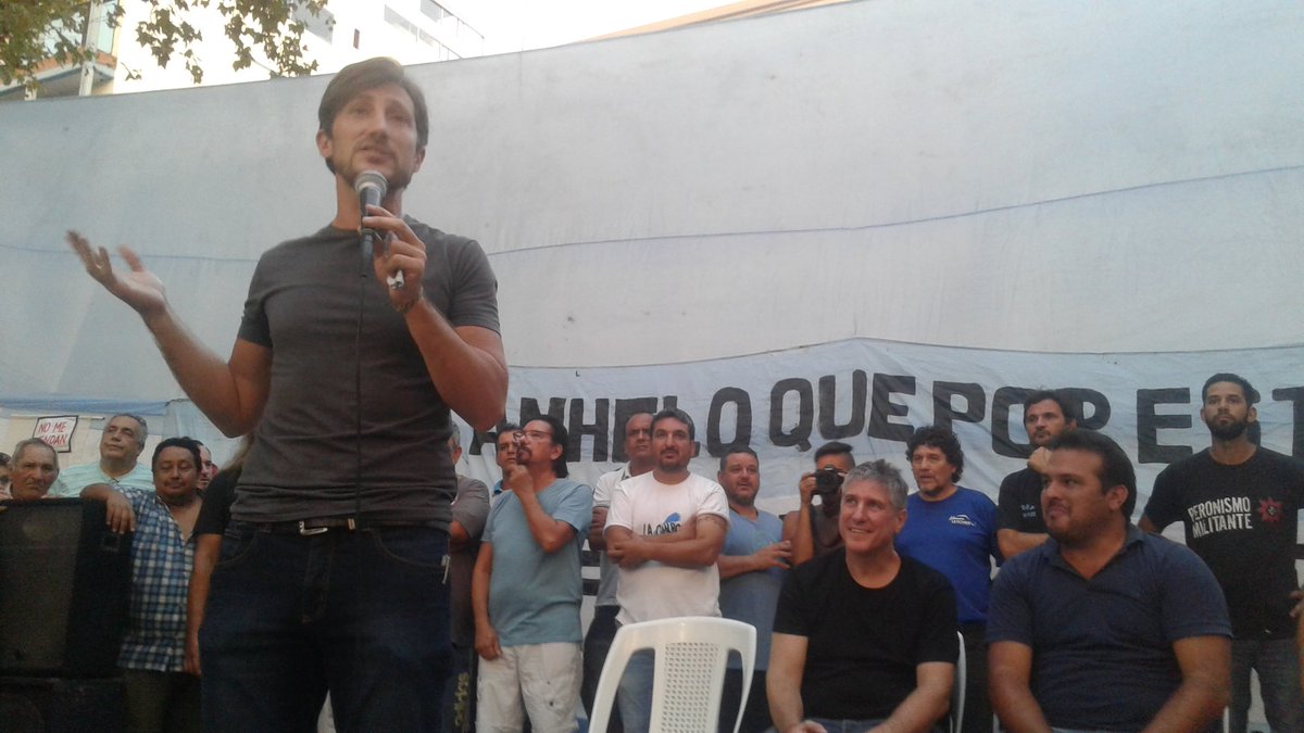 La_CamporaSM's tweet photo. #EnEsteMomento en la #PlazaDelPueblo escuchamos las Palabras del Compañero y Concejal @hernanletcher junto a @LauroGrande y @BoudouAmado cada día #MasAmado #AmadoEnSanMartin https://t.co/lO5aEeMiWY