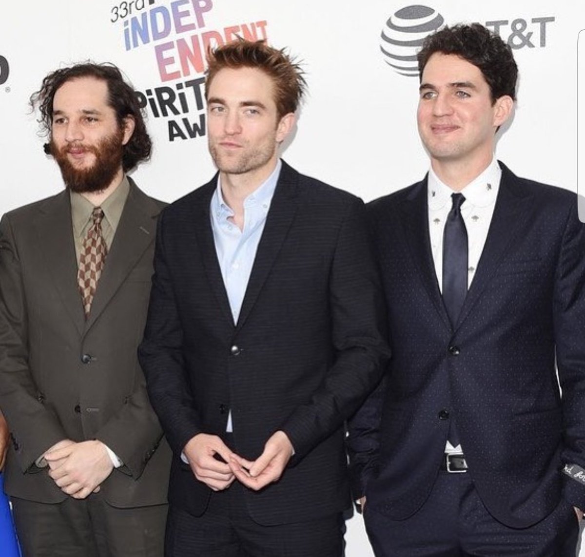 TizzyRazor's tweet photo. #GoodTime #robertpattinson #joshsafdie #bennysafdie #SpiritAwards https://t.co/rHpWq3ihL7