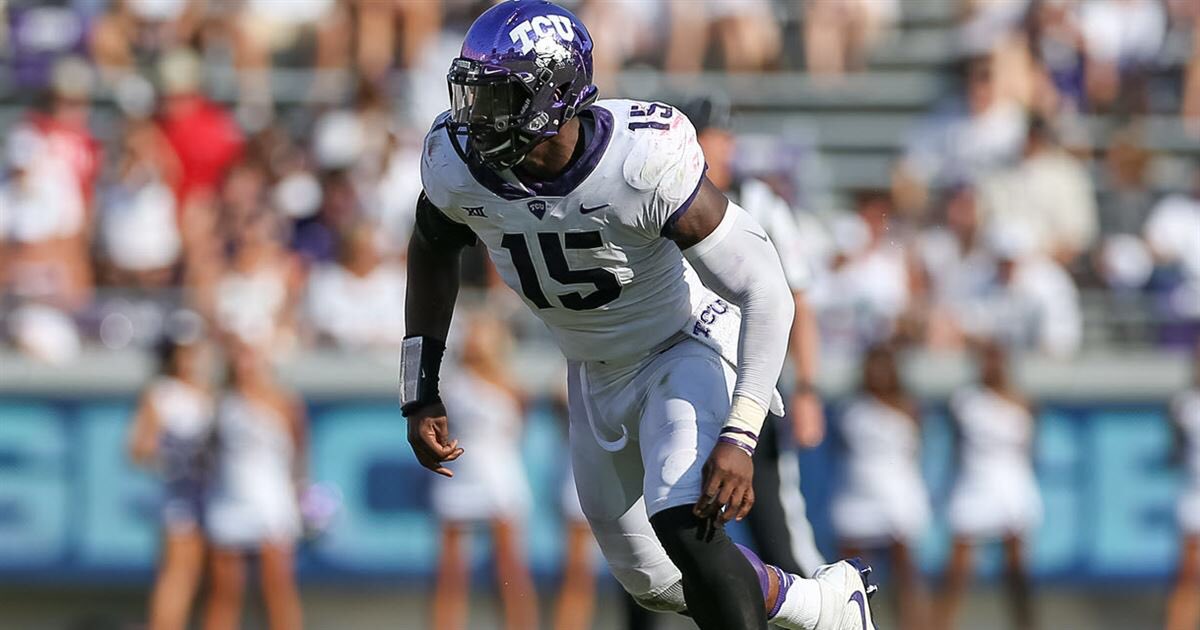 collinclay_'s tweet photo. #AGTG!! After a Great Visit and Talk with Coach Patterson & Coach Fitch, I am Blessed & Honored To Announce I’ve Received My 17th Offer From Texas Christian University🐸🖖🏾💜 #CarterBoys19 #GoFrogs #LLGLW #LLDC43 https://t.co/ANL18sNRZb