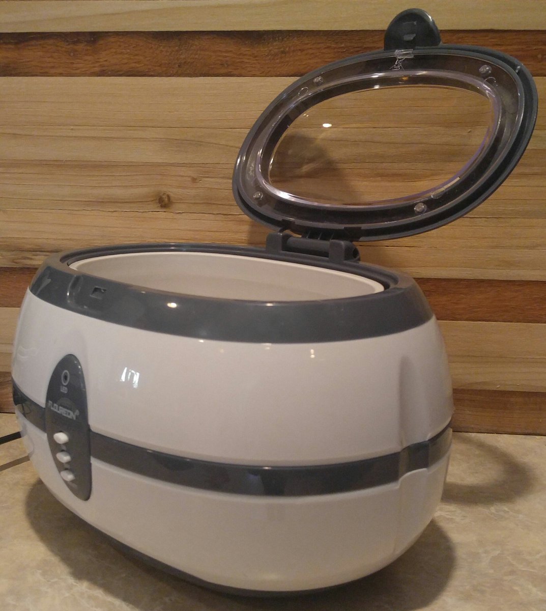 ShannBitt's tweet photo. I cleaned all my jewelery with my new ultrasonic cleaner &amp; I'm pretty impressed. The basket makes it easy to get things out &amp; it has simple controls. It's fairly quiet. #floureon #jewelerycleaner #ultrasoniccleaner @Floureonbattery https://t.co/YAuplAyo4T https://t.co/7g63x7JtWP https://t.co/1XLfl24KCH
