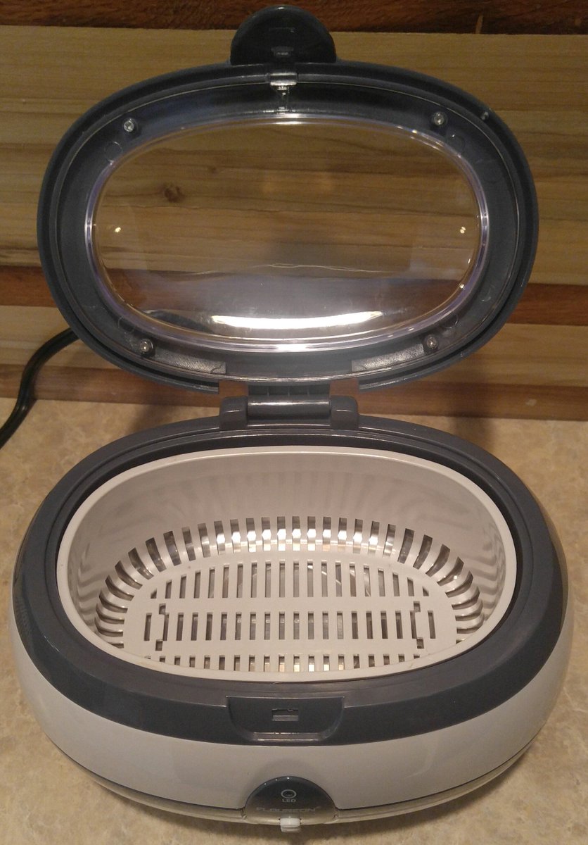ShannBitt's tweet photo. I cleaned all my jewelery with my new ultrasonic cleaner &amp; I'm pretty impressed. The basket makes it easy to get things out &amp; it has simple controls. It's fairly quiet. #floureon #jewelerycleaner #ultrasoniccleaner @Floureonbattery https://t.co/YAuplAyo4T https://t.co/7g63x7JtWP https://t.co/1XLfl24KCH