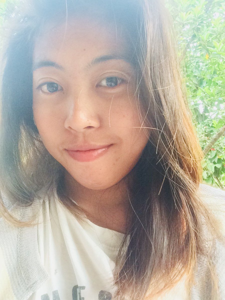 JessevieC's tweet photo. Smile lang, laban lng girl. more puyat to come and more eyebags pa!! https://t.co/L8qfnWGfri