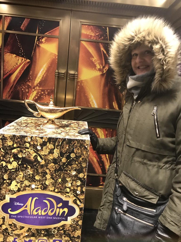 Katy_James7's tweet photo. Had the best night @AladdinLondon for the big sisters happy birthday and what a truly incredible show it was!! Great music, cast and set 👍👍😀
#Aladdin #awholenewworld https://t.co/wCQd3h1nNV