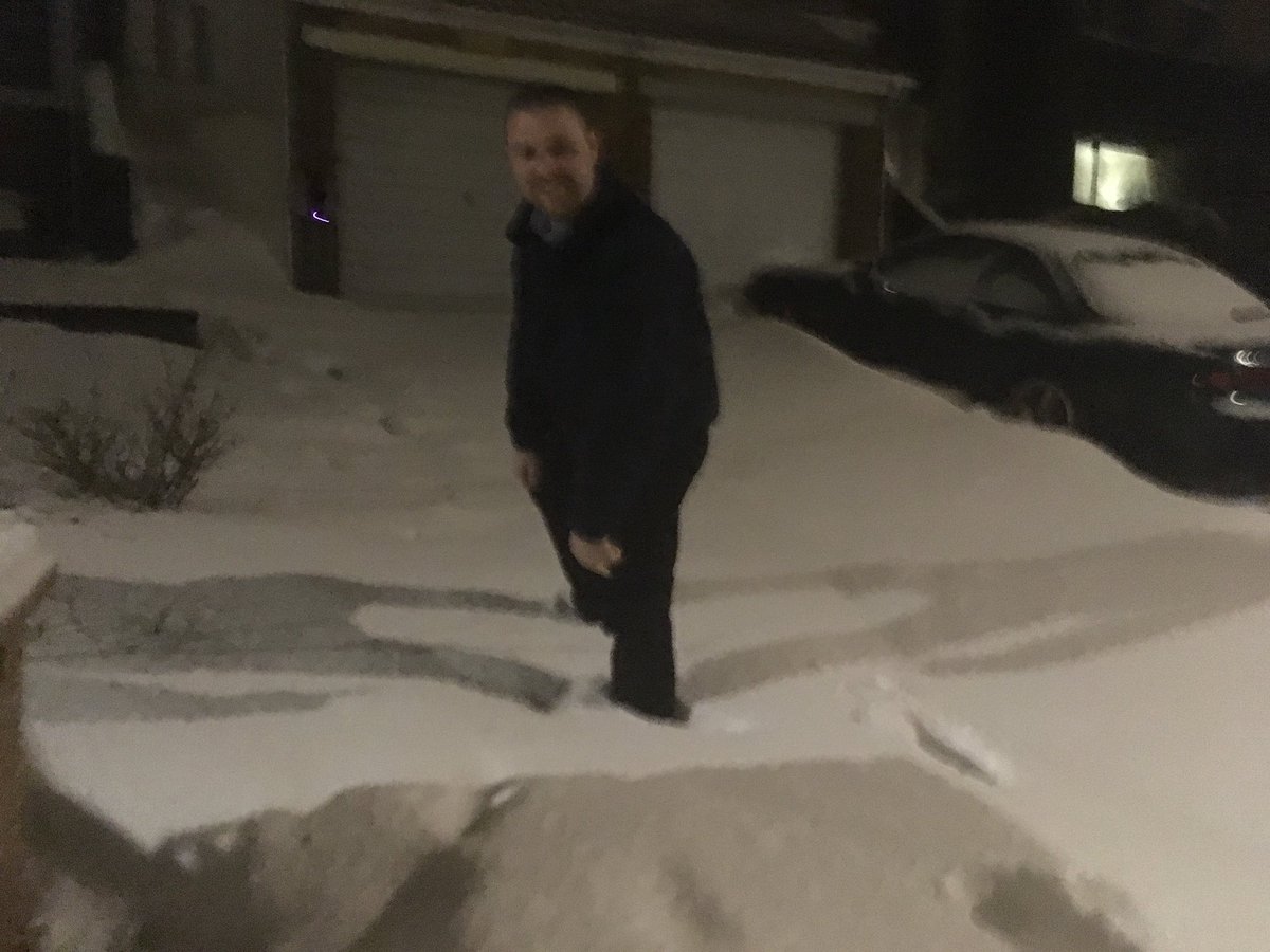 laurawebb93's tweet photo. #SNOWMAGGEDON on my street 😳🤦🏻‍♀️ https://t.co/8Gc20pHdfl
