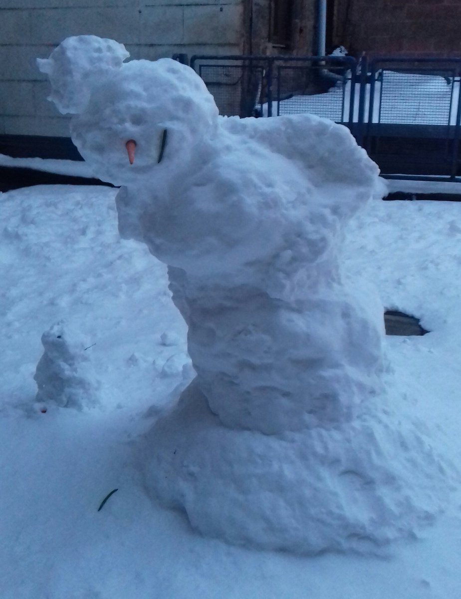 HeidilooE's tweet photo. Aww... wee #snowen.. I'm melting! Bring on the thaw #beastfromtheast https://t.co/nSclDKyO41