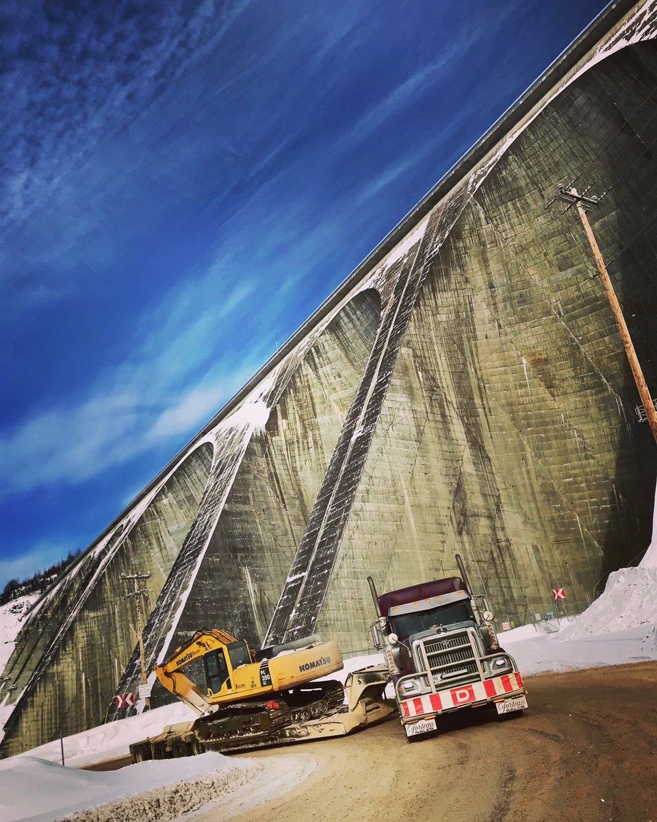 EIntl's tweet photo. Talk about an amazing shot! Forteau Sales &amp; Service from #NFLD in action - Thanks for sharing! #TalbertFloat @9900i @IntnlTrucks https://t.co/VnbebvUHSg