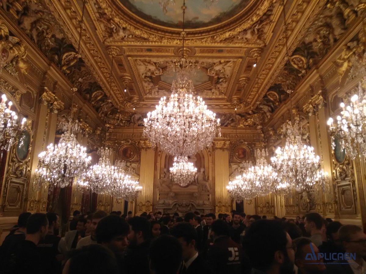 ENSIMissionLab's tweet photo. Ce week-end #APLICAEN était au #CRPAGP18. 
Ce fut une bonne occasion de suivre des formations et rencontrer d'autres juniors !
La journée s'est clôturé ce soir dans la sublime mairie de la @villedelyon. Merci à @etic_insa, @emlyonjrconseil et @cnje pour l'organisation !

#WeAreJE https://t.co/cq3BcDcEAq