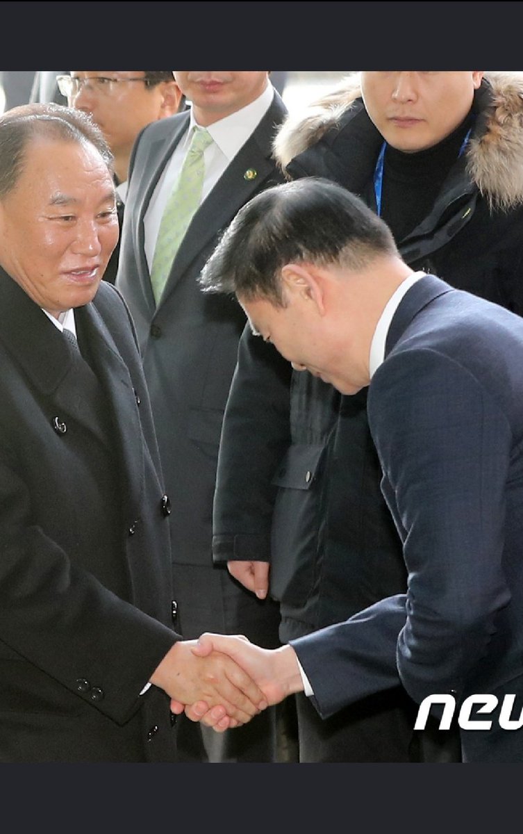 보기좋다 저자세 너무고개 숙여
북한 똘마니들~~~~