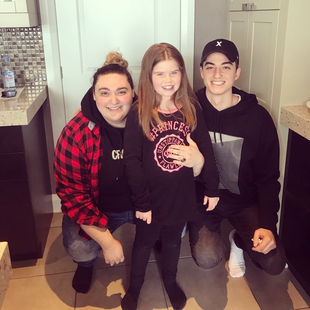 Nat_Rach's tweet photo. When your daughter is a huge fan of @ewxjfmusic and they are at every family event. Thanks for making Rachel’s day ❤️🎼 https://t.co/np46RyauwF