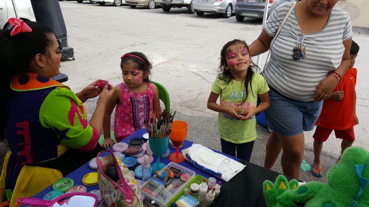 XLWayside's tweet image. Take a look at these smiling faces! Its always a good time at Boost Mobile especially with the great plans and amazing phones we have to offer you! Come on in today at 140 S Wayside so we can put a smile on your face!!! #HouTax2018 #BoostNationEvent #MaketheSwitch #Wayside