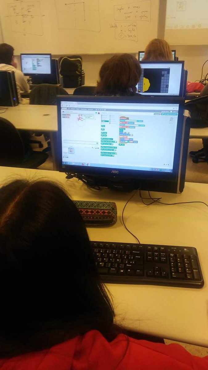 @EstalmatAndOcc <a href="/saemthales/">SAEM Thales</a> Siempre es una delicia compartir la mañana del sábado en <a href="/unisevilla/">Universidad de Sevilla</a> con el  #TalentoMatemáticoAndaluz, impartiendo sesión de introducción al pensamiento computacional con #Scratch, y su aplicación a la resolución de problemas con el amigo <a href="/Jfquesada/">Jose F Quesada</a>