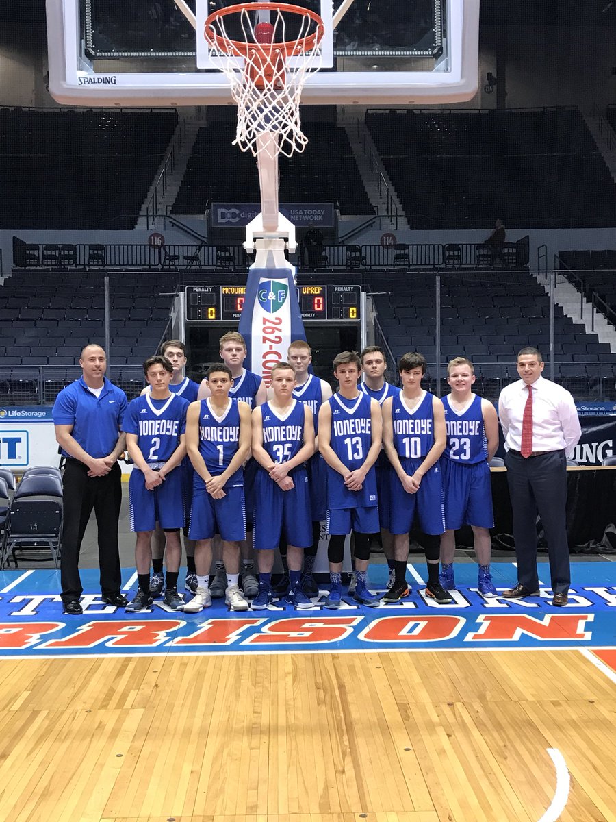 HoneoyeSports's tweet photo. Bulldogs at the Big House. #Proud2BeABulldog @coachgage0306  @RDelisanti https://t.co/gjSRmkMPoi