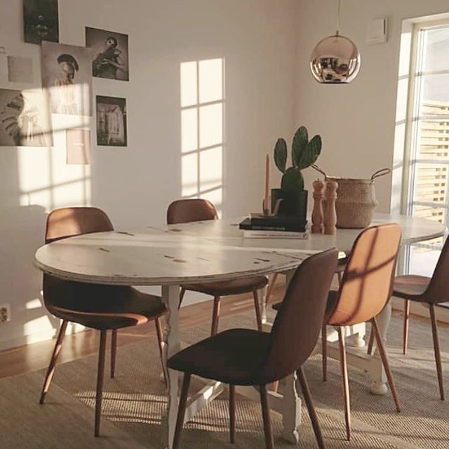 dDesigned's tweet photo. Så härliga fönster i detta radhus☝🏽 #inredning #inreda #homestyling #styling #kök #middag #detaljer #lovewarrior #skuggor #sol #höjvärdetpådinbostad #sörmland https://t.co/N3Pl5rjATV