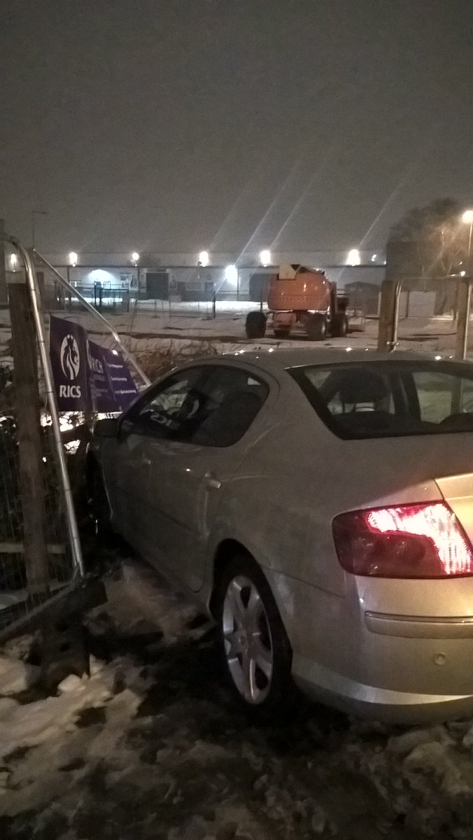 tvp_mk's tweet photo. This is what happens if you drink and drive!! Safe to say no body was injured. The driver was 5x over the legal limit at the road side! The driver has been arrested and will be staying at MK station for the night!
#DONOTDRINKANDDRIVE
#NOTWORTHTHERISK
#MKSOUTHNHPT
#C6535 &C9402 https://t.co/B9LoBfa4xF