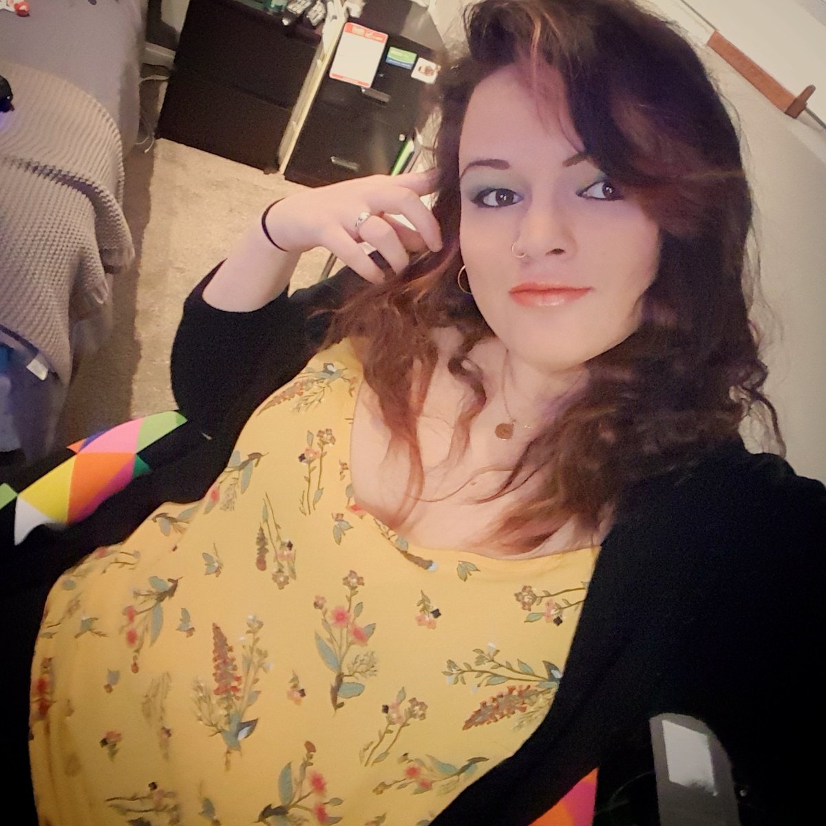 AshisBooks's tweet photo. #NewProfilePic https://t.co/pHRoGf9GxF