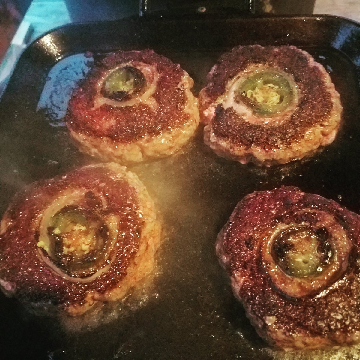 bigrickyssmokes's tweet photo. Jalapeno & onion "Bullseye Burger"! Get you some of THAT! #burger #burgers #jalapeno #foodie #BBQ #bbqporn #foodporn #instagood #yummyfood #chargriller #akornjr #kingsford #igrilldoyou #igrill2 https://t.co/u7ipkfLZ3N