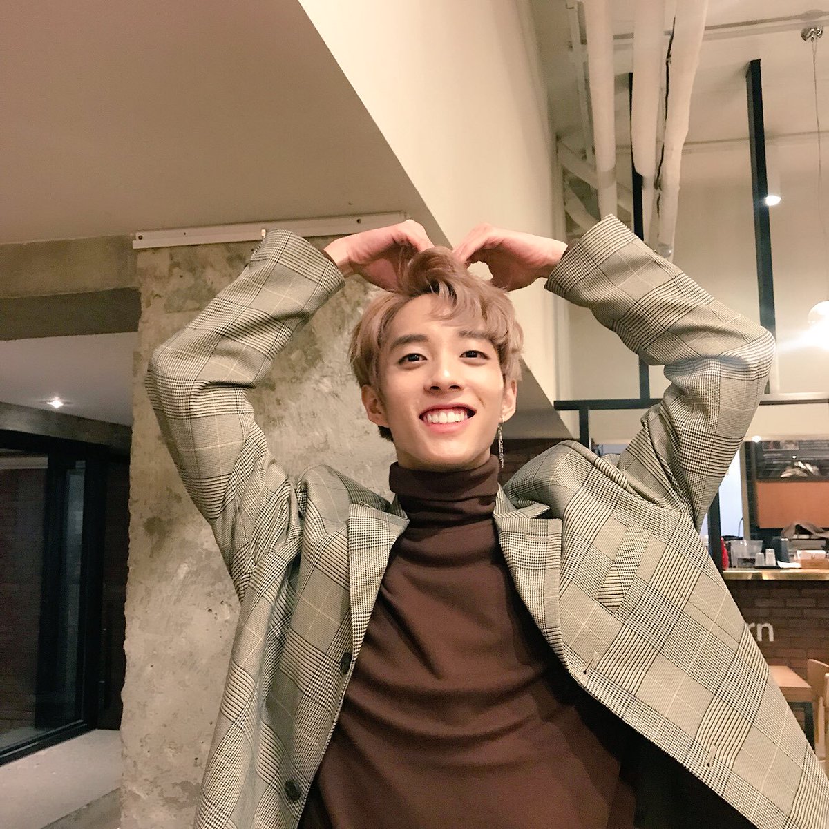 Oh_heyimKim's tweet photo. #HappyHollandDay #HarlingsPrinceDay happy birthday🎉🎉🎉hope you had a amazing day! Your such an inspiration to people all over the world keep your head up! Us #harlings love and support you🎉🎉🦄 @HOLLAND_vvv https://t.co/RLnnpgirGI