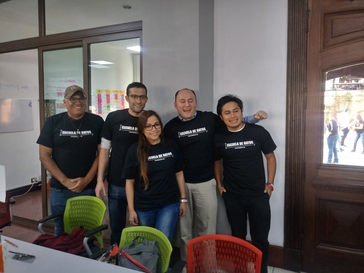 _ojoconmipisto's tweet photo. El equipo ganador de la expedición de analizó datos sobre alcaldes y diputados #OpenDataDayGt #DatosAbiertosGt https://t.co/9boQpMQyTH