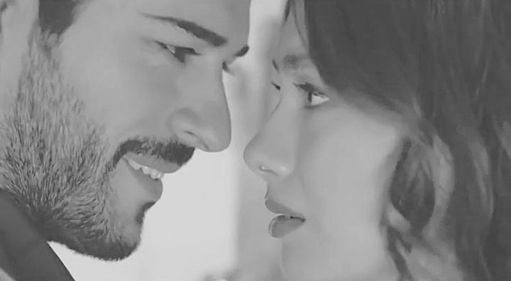AR__ar21's tweet photo. ❤️٠٠٠❤️

مـآ دآم عـنـدي گـلـب شـايـل تـفـاصـيـلك

لـو عمـري يـقـضـي ويـرد مـاأصـيـرن لـغـيـرك

#AR٠٠٠ https://t.co/jl86JO6hY1