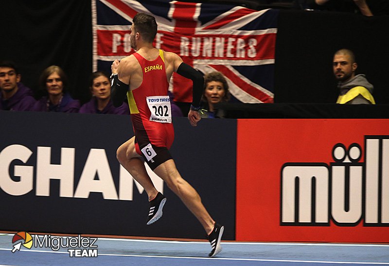 Antes hemos mostrado una imagen en la que se ve a Oscar Husillos "rozando" ligeramente la raya, en el paso anterior a esta foto, según el video de IAAF, se ve que pisa la raya #atletismo #husillos #Birmingham2018