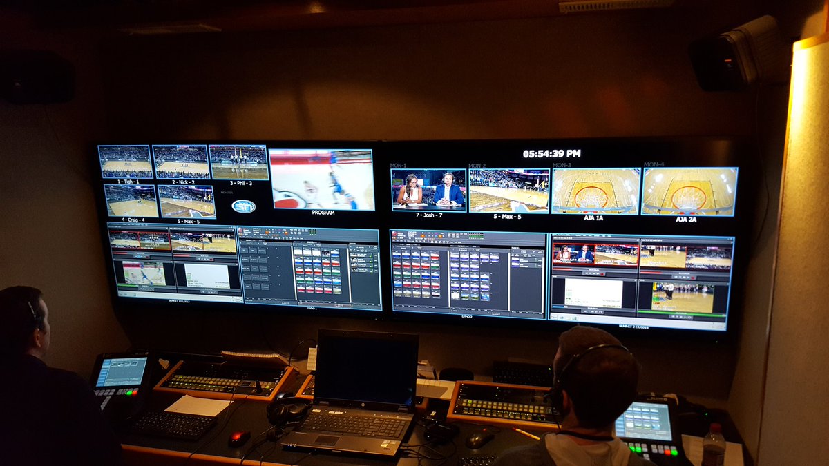 VasgaardMidcoSN's tweet photo. #BehindtheScenes @summithoops tourney in the @MidcoSN truck #March2TheSummit #TourneyHQ https://t.co/Gv2Uxo698M