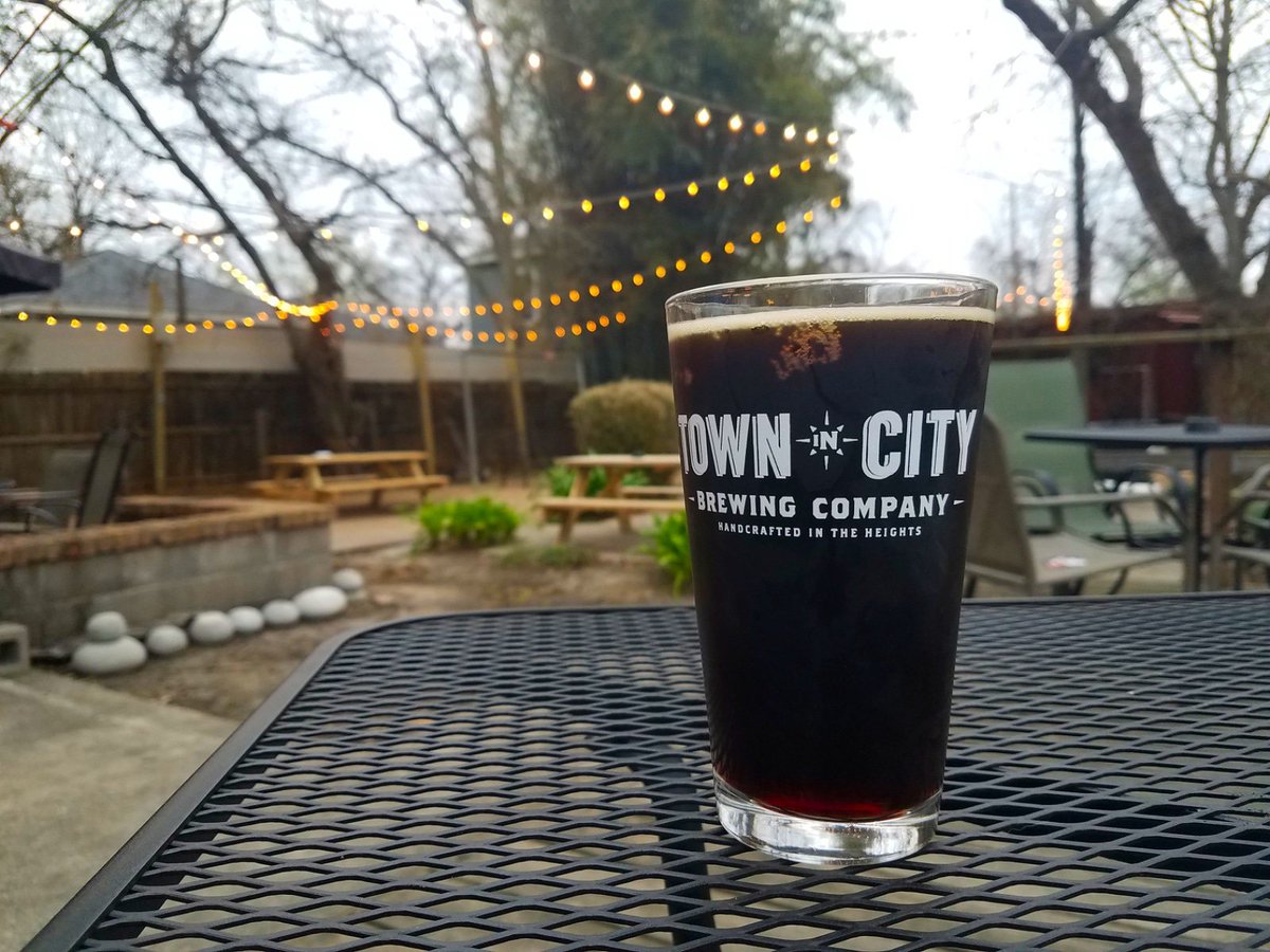 TownInCityBrew's tweet photo. One of the best hidden patios in Houston, #HeightsBeer , & live music. Livin' our best life. 🍻🎙 https://t.co/L76zPfj7Sz