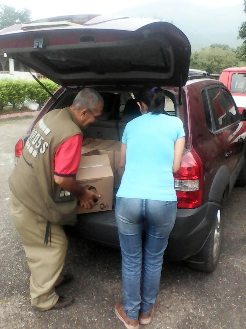 inass_urena's tweet photo. hoy fuimos bendecidos por otra comunidad del municipio quien nos donaron 7 cajas mas del Clap para nuestros AM  @salainass @VinaMagally https://t.co/c53OyzxIHr