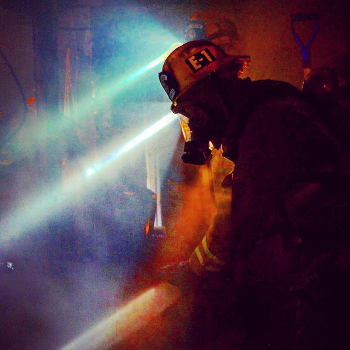 firewipes's tweet photo. Cancer is making a risky job even riskier for firefighters. Make smart choices and protect yourself accordingly. 📷@bullsfirefotos #firewipes #wipedowntherisk #BeatFFCancer #cancersucks #fireowned @iaffwfi @IAFFNewsDesk @FCSNnational @NFFF_News https://t.co/g9Wf1VRNOD