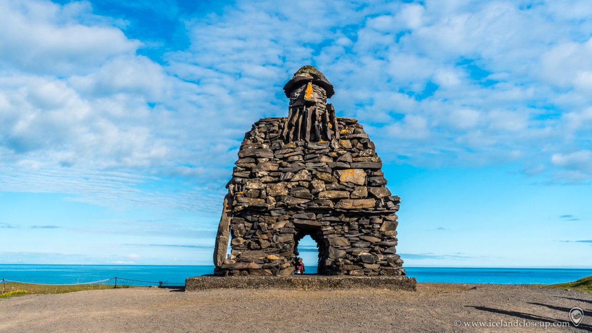 IcelandCloseup's tweet image. This huge stone man is Bárður Snæfellsás, he is well-known for being a protector of the Snæfellsnes peninsula. #arnarstapi #snaefellsnes