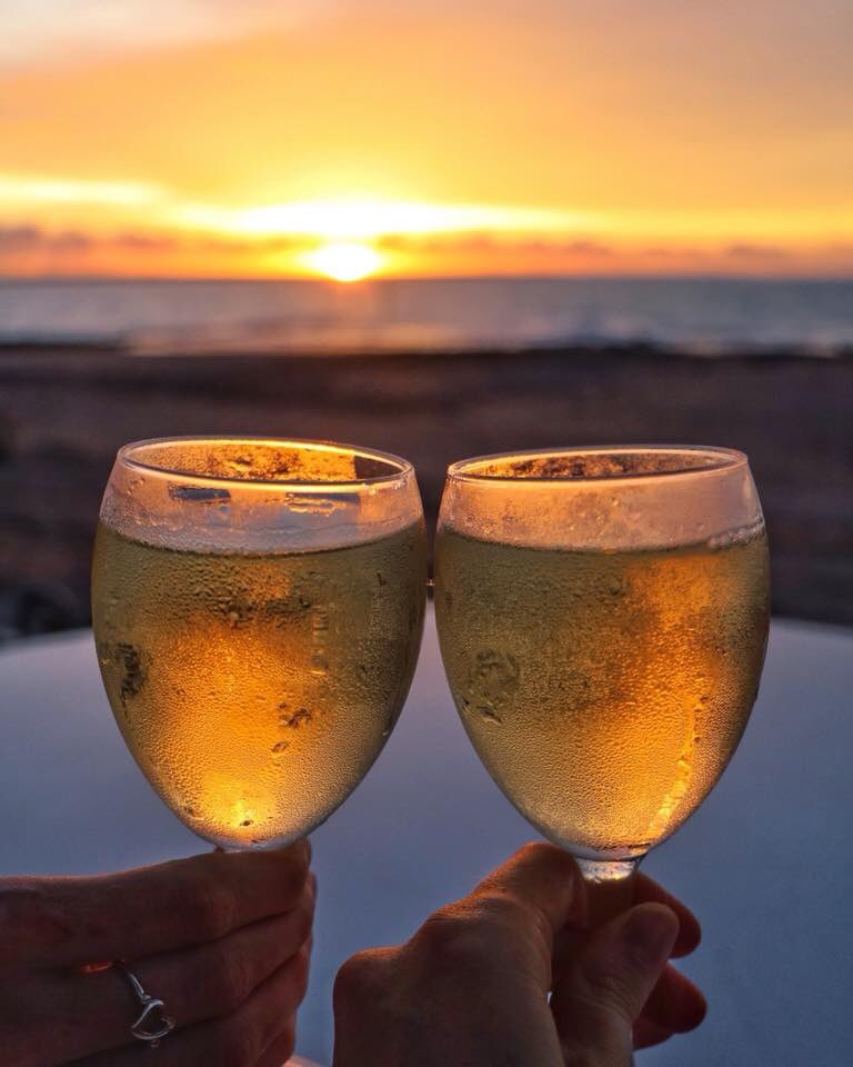 Sunset vino <a href="/DarwinSkiClub/">Darwin Ski Club</a> is the perfect way to finish a weekend in #Darwin 👌🏼 @AusOutbackNT <a href="/Australia/">Australia</a>