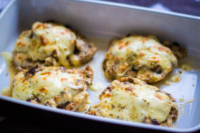 Свинина с грибами и сыром в духовке kulray.ru/recipe/svinina…