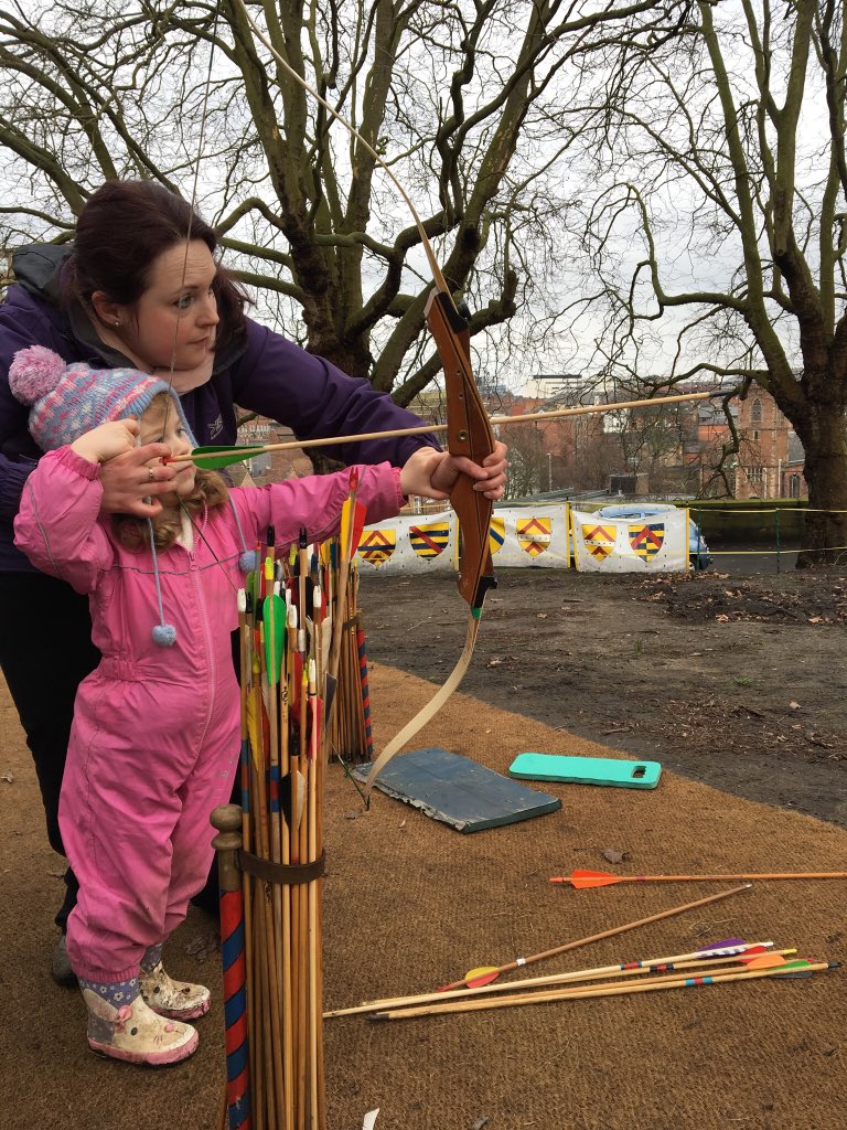 laurajanebroad's tweet photo. Great day out at the #robinhoodpageant yesterday with @DrSLJ thanks to @VisitNotts #nottingham https://t.co/6Feb0mvAJo