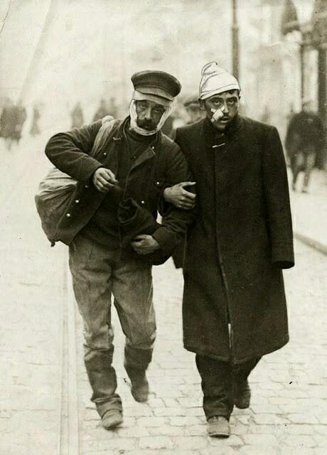 🇩🇪🇧🇪 | Alman ve Belçikalı yaralı askerler, 1915.