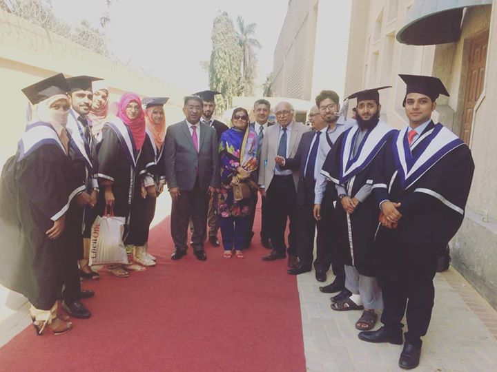 aseel_shaikh's tweet photo. #CS14 With our Honorable Vice Chancellor Dr. Faizullah Abbasi sahb, Vice Chairperson of PEC and Dean Of Architecture! 😊
#ACMWaley 😎 #Convocation2k18 https://t.co/aL0EQ80beD