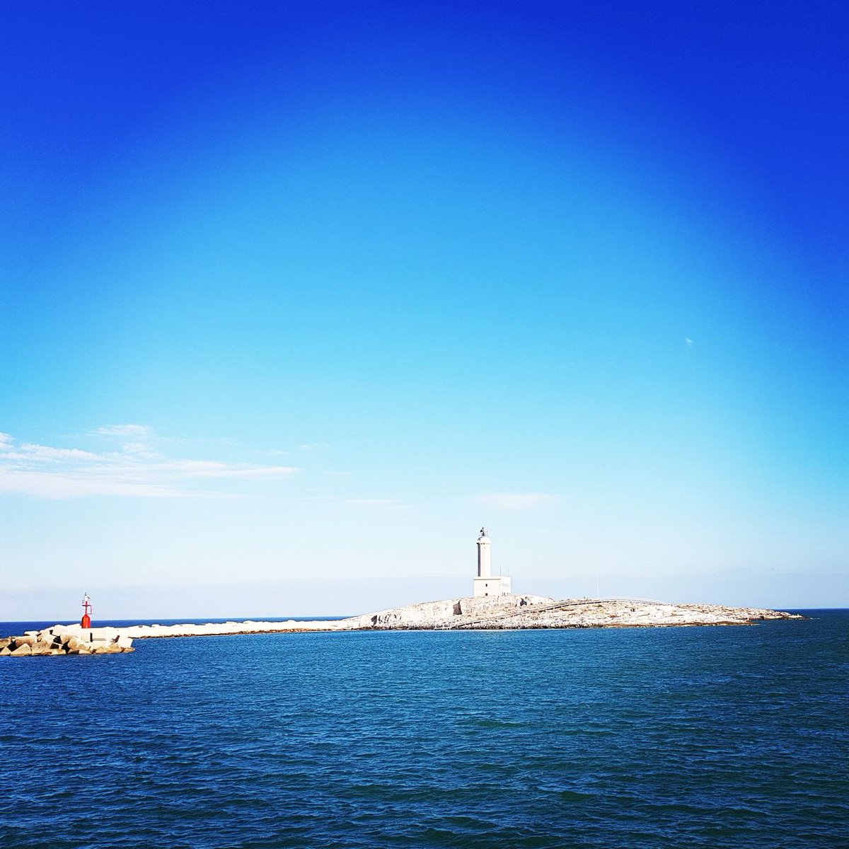 nobiletti's tweet image. ...Vi Auguriamo una Buona Domenica #11Marzo con questo bellissimo scatto della collezione #panoramidasogno 😍😍😍 Oggi splende il sole su #Vieste sembra #Primavera facciamo una bella passeggiata?venite con noi? vi aspettiamo #garganoismore 😍 @garganolab2_0 @AlbaChiaraViest