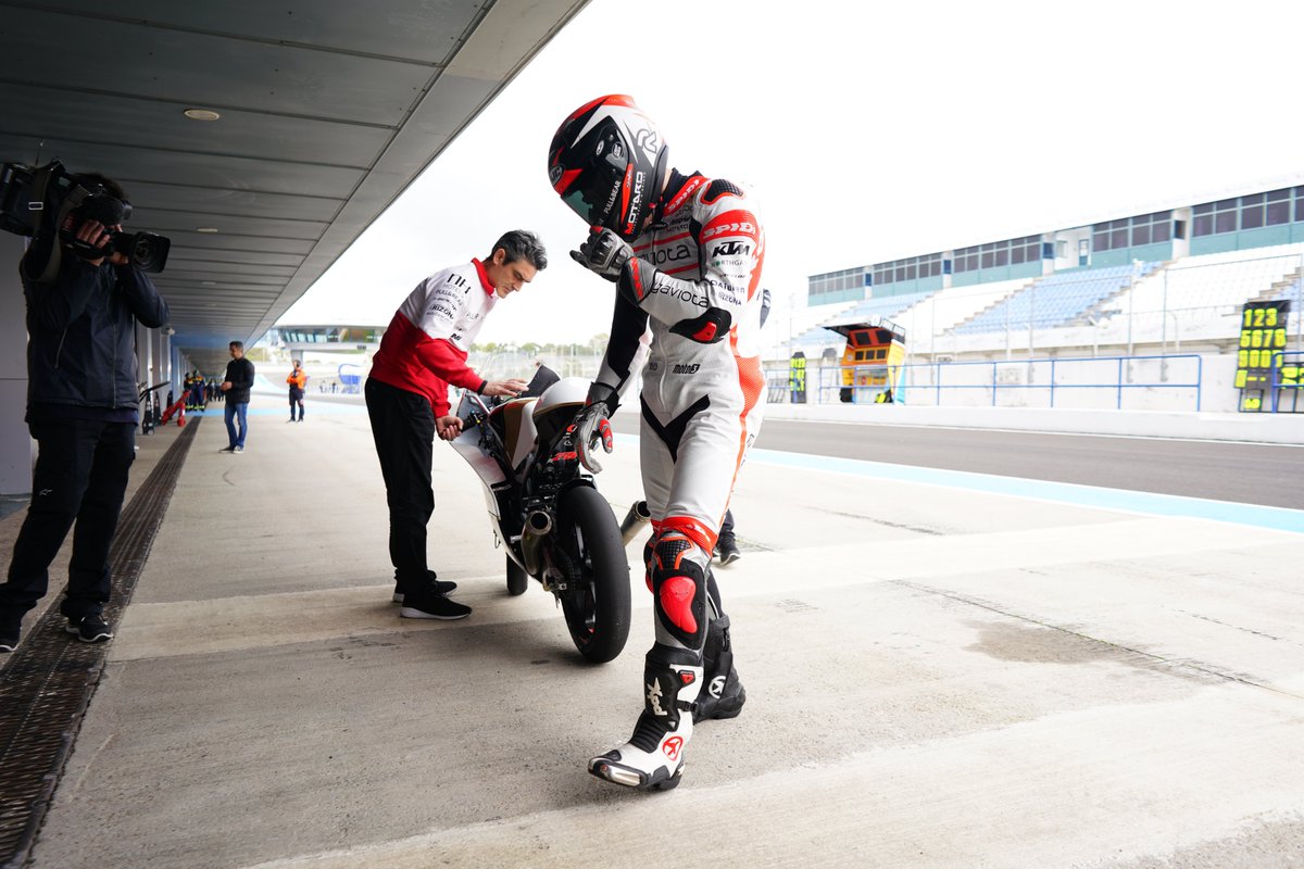 AsparTeam's tweet photo. Last Sunday without @MotoGP races. 

Just ONE WEEK to go!! Are you ready for the #QatarGP 🇶🇦? https://t.co/V1cCUZMiaK