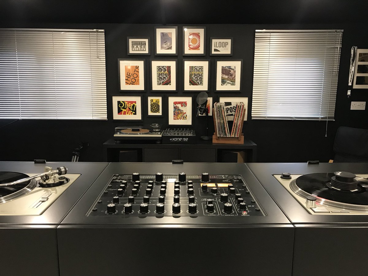 VSD2016's tweet photo. Join me live from the boardroom from 6pm GMT for classics from the birth of house music up to latest releases https://t.co/44biCN82mh https://t.co/JAkjzijsdu