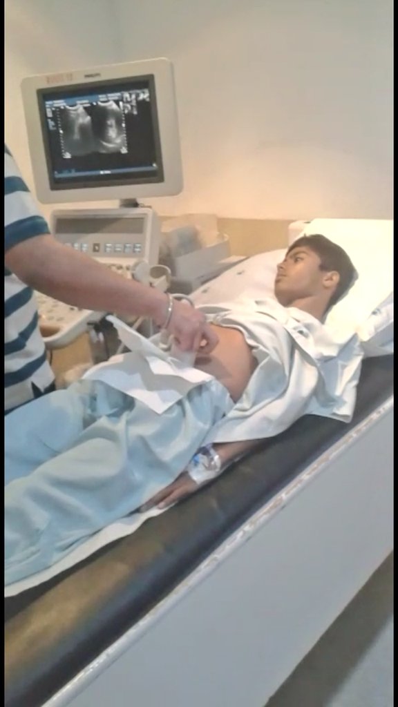 IAmJitendraa's tweet photo. #SavePrashant #Apollo एक विनती यदि आप दिल्ली में निवास करते है तो कृपया इस मासूम से मिलकर अवश्य आये और जो बन सके मदद कर देना,भाई को बचाने के लिए बहनें BoneMarrow देने गई,गरीब किसान पिता का अकेला सपूत है,पूरी जमीन बेचकर इलाज कराने गये है दिल्ली,ईश्वर जल्दी स्वस्थ्य करें,9773636813 https://t.co/75XuFrMg1E