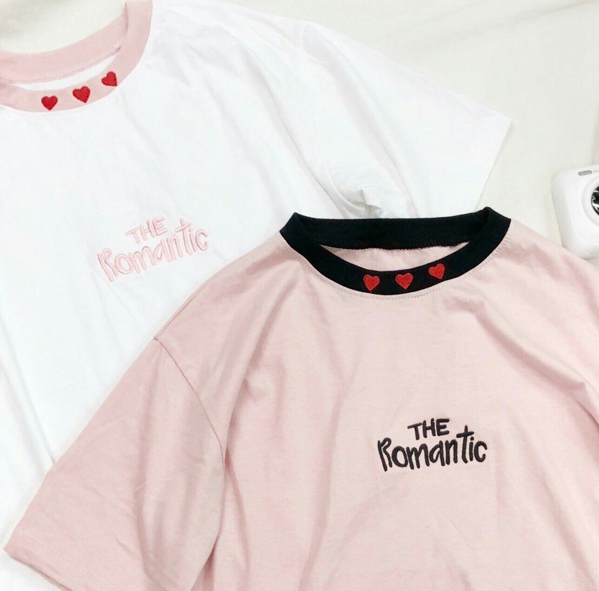 KoreaStudioz's tweet photo. 💫พร้อมส่ง💫
โอเวอร์ไซส์งานปัก ลาย the Romantic
อก 44" - 46"
สี : ขาว ชมพู 
ราคา 150-.
#เสื้อสไตล์เกาหลี #เสื้อโอเวอร์ไซส์เกาหลี #รับตัวแทนฟรี https://t.co/nVvhBTXmvs