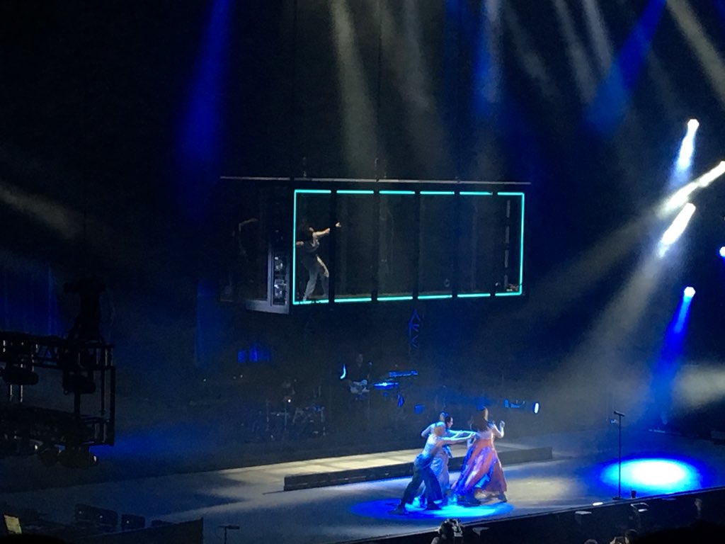 LocalCut's tweet image. Lorde’s glass shipping container of emotion.