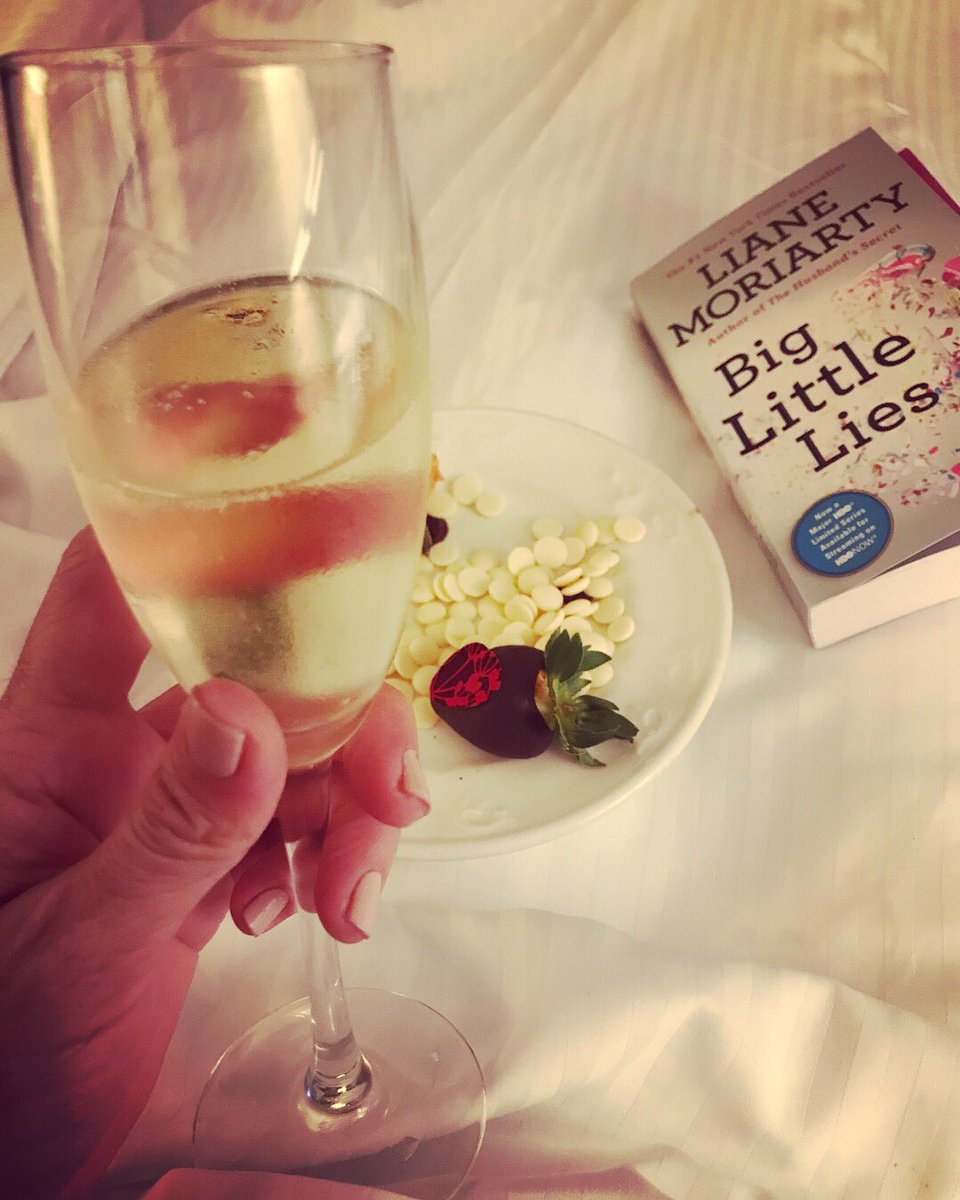 akpru's tweet photo. Special thanks to @OmniLaMansion River Walk for the sweets and bubbly 🍓🍾 It's very kind! #notmybirthday #complimentsof https://t.co/L6bPUiHSax
