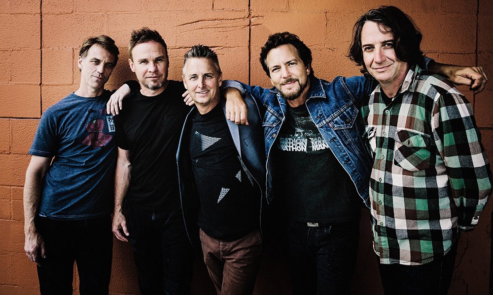 HumoNegro's tweet photo. Especial @Lollapalooza Chile 2018: @PearlJam https://t.co/9XD0PbjAnc https://t.co/aCdV3Uy8p9