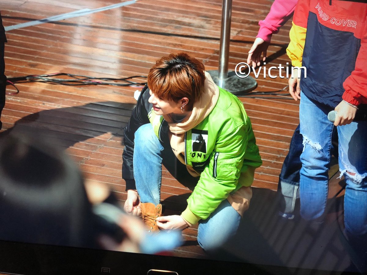 victim1109's tweet photo. [Preview]
180311 - 동대문 버스킹 / Dongdaemun Busking 
#빅톤 #Victon #hanse #한세 https://t.co/4YYrVcx0nV