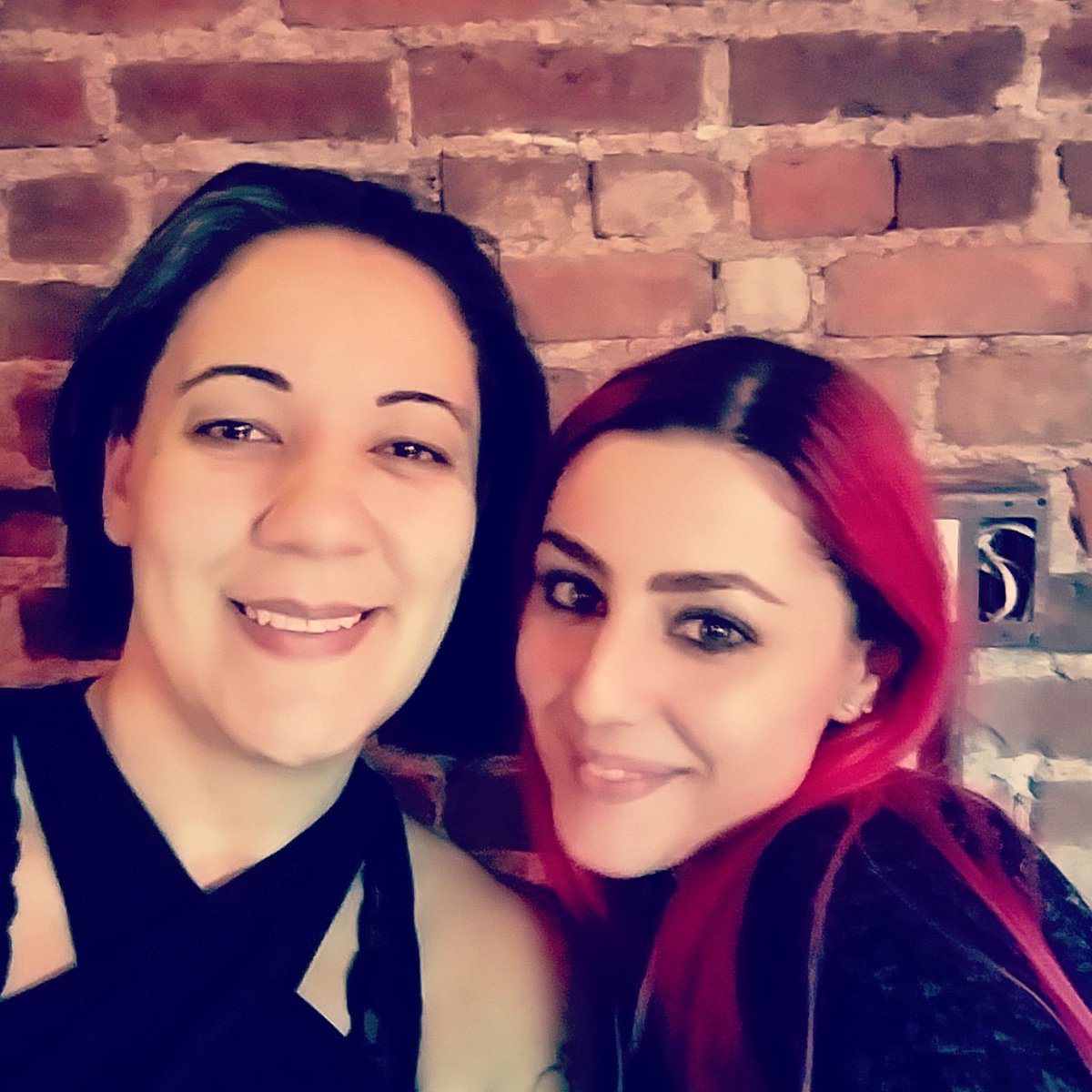 darcystjohn's tweet photo. Il dopolavoro di @gigino_trattoria 😎 #staff #pinotgrigio #afterhours #chilling #italiangirls 😘 https://t.co/Hd63gXRpH2