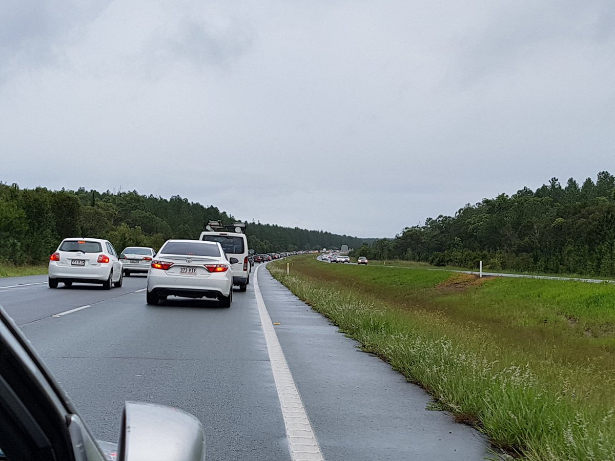 TheKateWall's tweet photo. Sunday afternoon crawls down the Bruce Hwy carpark... 😣😣😣

#noimnotdriving #brucehwy https://t.co/JrL6TtSRHN