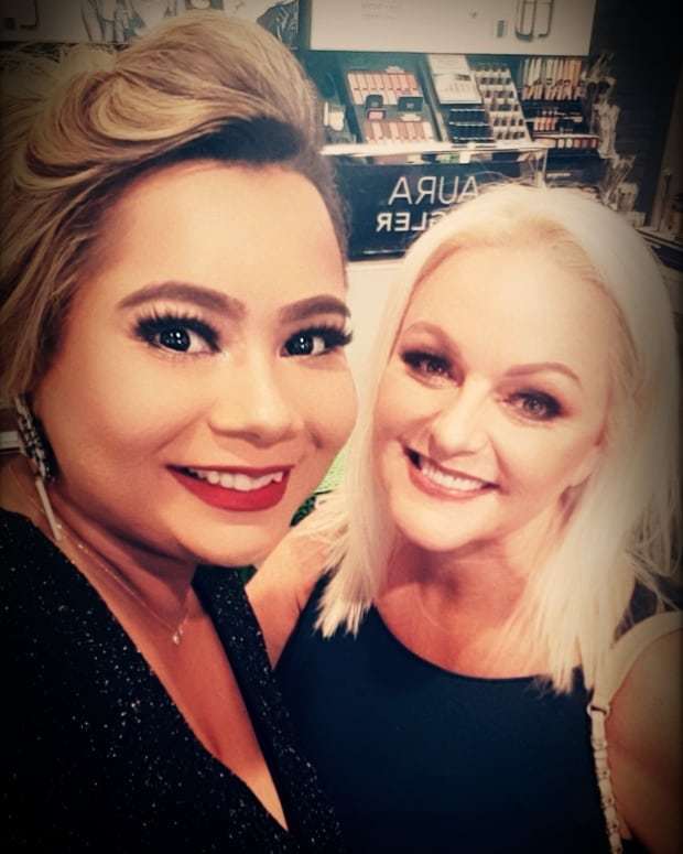 SHOMAILAMAURER's tweet photo. 💕 It was an absolute pleasure getting to know the founder of @GerardCosmetics Jennifer Gerard 💕
Checkout her makeup collection @WojoohBeauty @MallOfTheEmirates ::: SHOMAILA MAURER #EmiratesFashionista 💄:::
:
:
#Dubai #MallOfTheEmirates #MOE #MakeupB… https://t.co/LMbKdesdJY https://t.co/okeq4nWIG6
